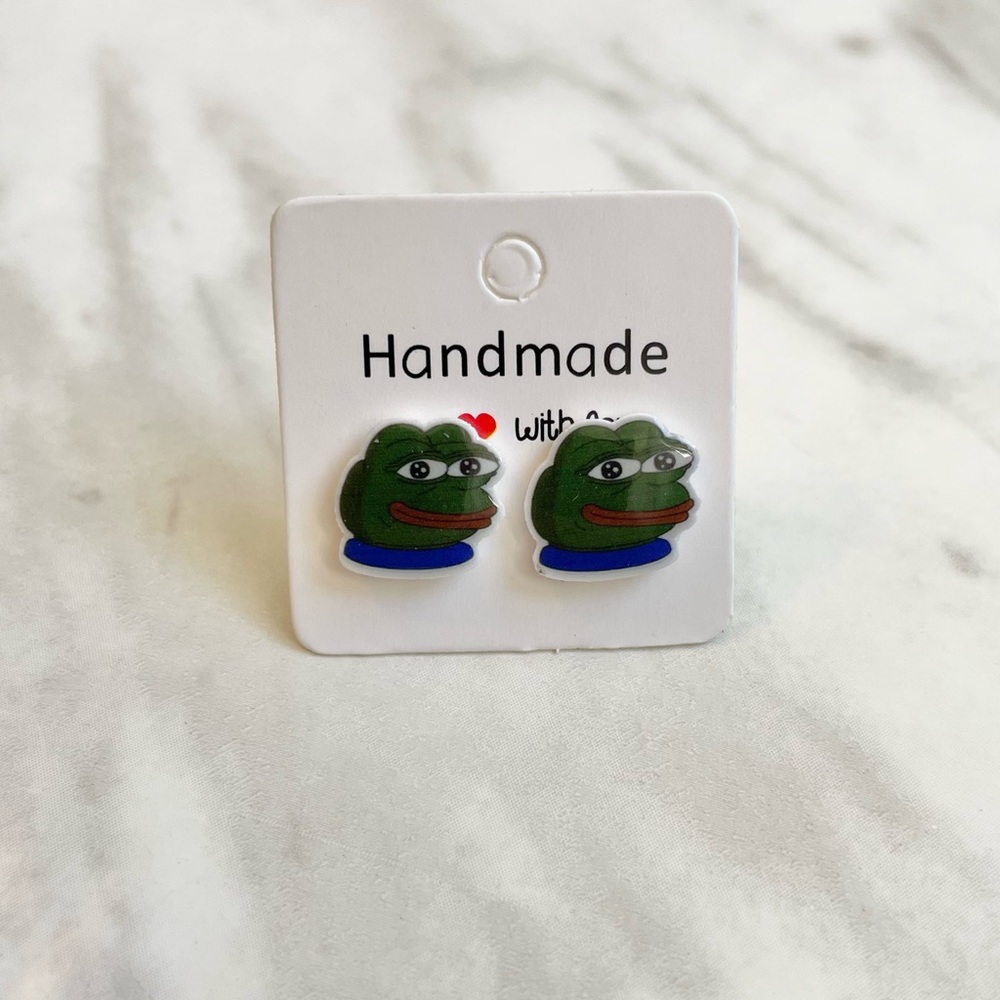 🎉 New Handmade Pepe the Frog Stud Earrings